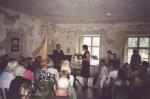 Pidula mõisa omanik Vesa A. Lappalainen ja legendaarse Laulude suguvõsa esindaja pr Karin Sibul rõõmustavad esimese kontserdi üle Pidula mõisas, 16.juuli 2005